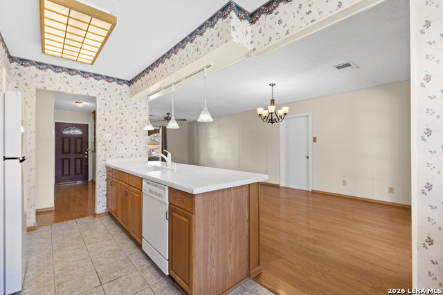 Image 16 of 40 For 7337 Leading Oaks St.