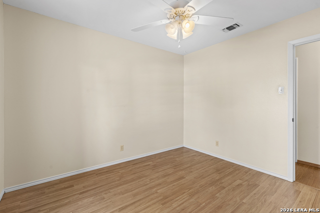 Image 18 of 40 For 7337 Leading Oaks St.