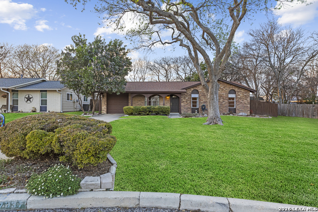 Image 3 of 40 For 7337 Leading Oaks St.