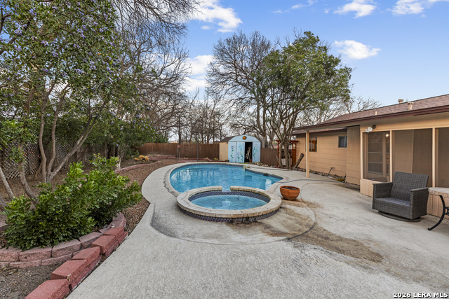 Image 32 of 40 For 7337 Leading Oaks St.