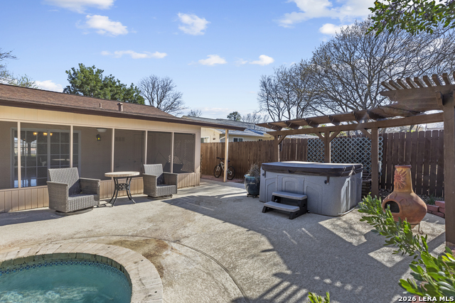 Image 33 of 40 For 7337 Leading Oaks St.