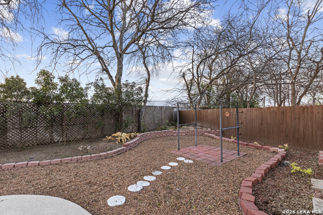 Image 36 of 40 For 7337 Leading Oaks St.