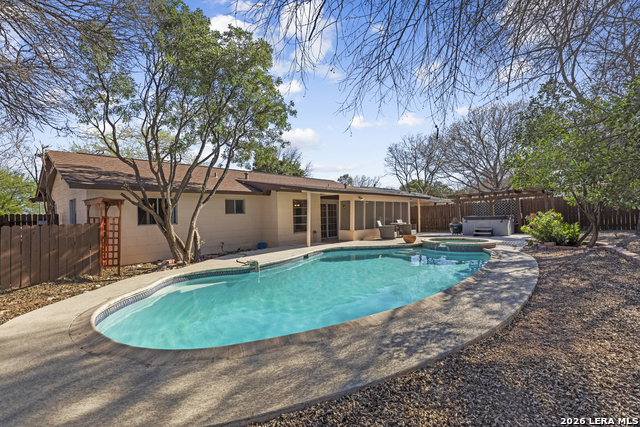 Image 37 of 40 For 7337 Leading Oaks St.