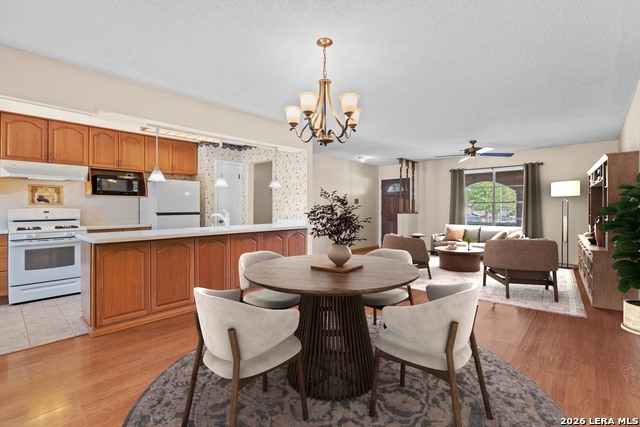 Image 6 of 40 For 7337 Leading Oaks St.