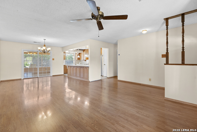 Image 7 of 40 For 7337 Leading Oaks St.