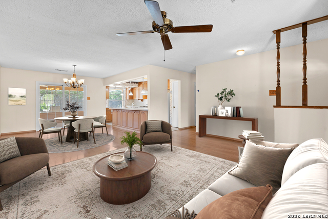 Image 8 of 40 For 7337 Leading Oaks St.