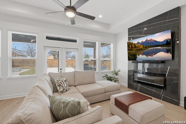 Image 10 of 29 For 331 E Lambert St