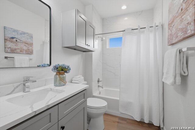 Image 18 of 29 For 331 E Lambert St