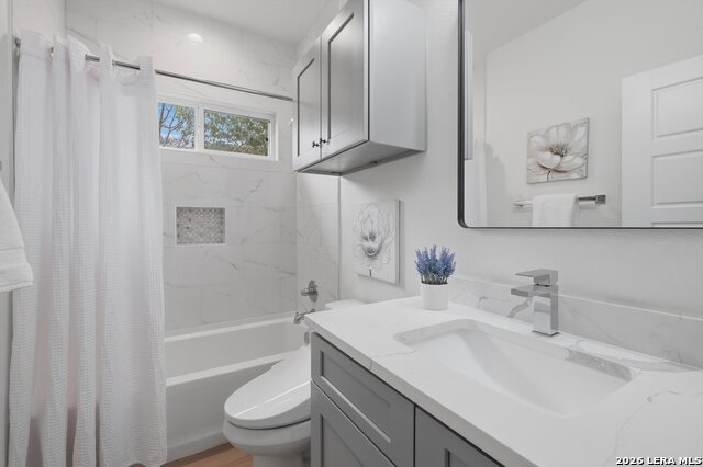 Image 19 of 29 For 331 E Lambert St