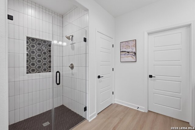 Image 21 of 29 For 331 E Lambert St