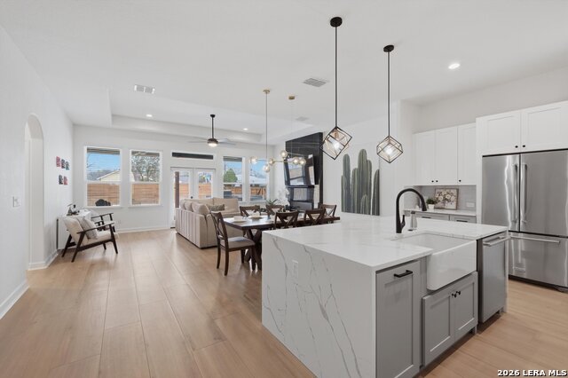 Image 6 of 29 For 331 E Lambert St