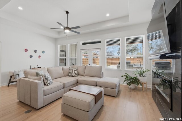 Image 9 of 29 For 331 E Lambert St