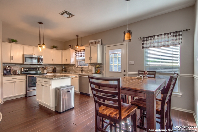 Image 5 of 15 For 20515 Tree Meadows