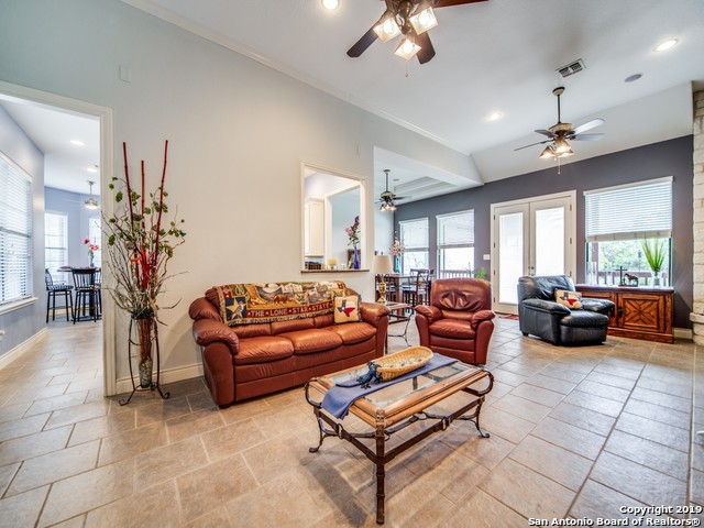 Listing photo id 6 for 110 Hoskins Trail