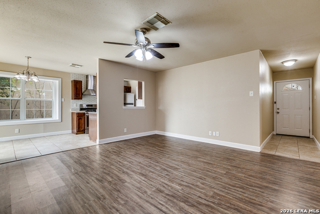 Image 5 of 29 For 7114 Spring Morning St