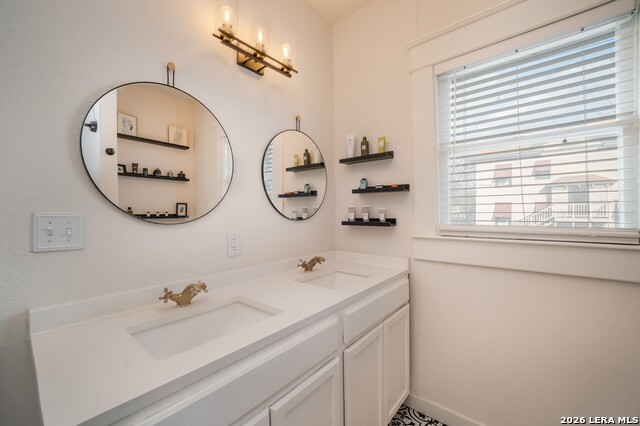 Image 16 of 38 For 901 Woodlawn W