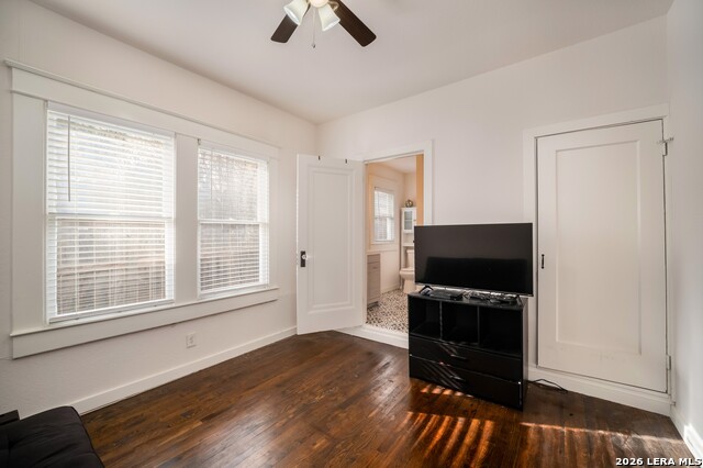 Image 19 of 38 For 901 Woodlawn W