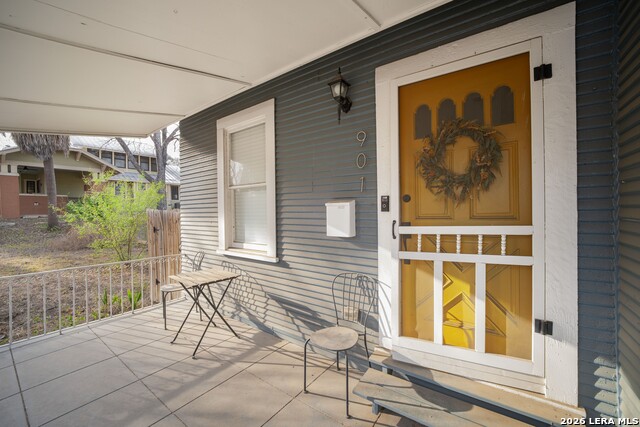 Image 2 of 38 For 901 Woodlawn W