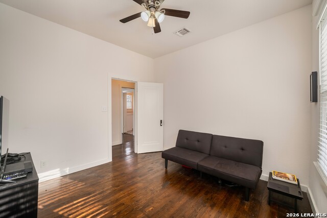 Image 20 of 38 For 901 Woodlawn W