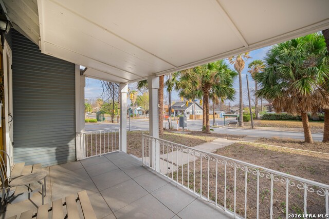 Image 3 of 38 For 901 Woodlawn W