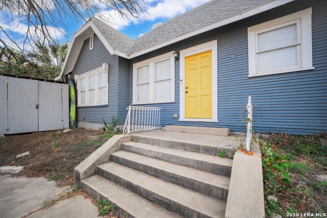 Image 31 of 38 For 901 Woodlawn W