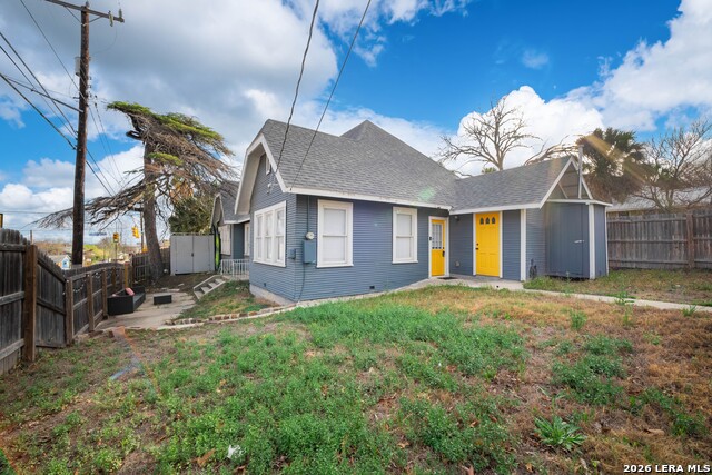 Image 33 of 38 For 901 Woodlawn W