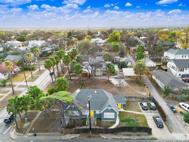 Image 35 of 38 For 901 Woodlawn W