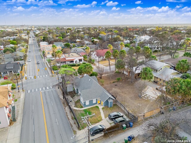 Image 36 of 38 For 901 Woodlawn W