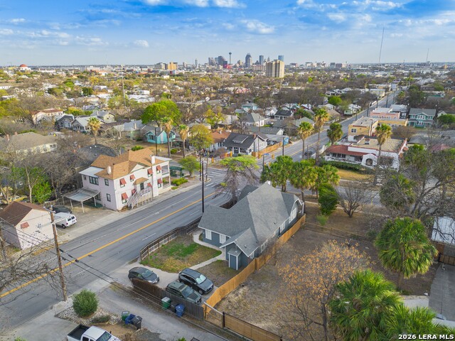 Image 37 of 38 For 901 Woodlawn W