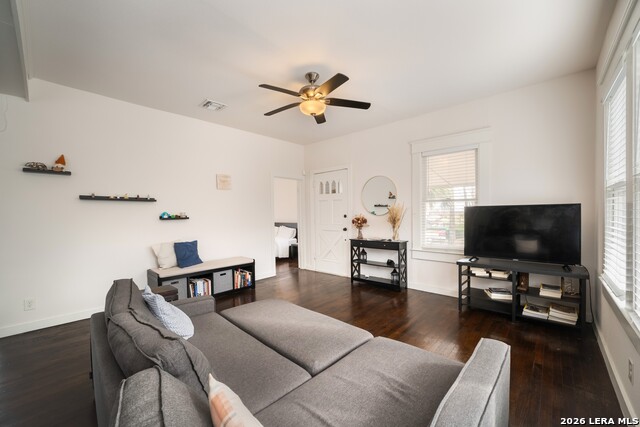 Image 4 of 38 For 901 Woodlawn W