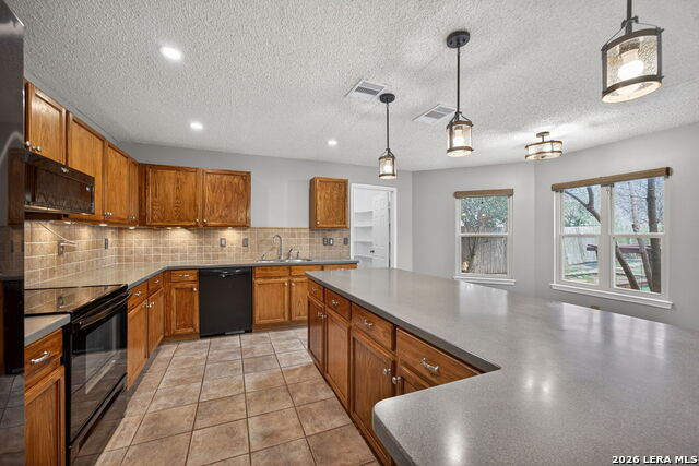 Image 12 of 39 For 7019 Jade Field