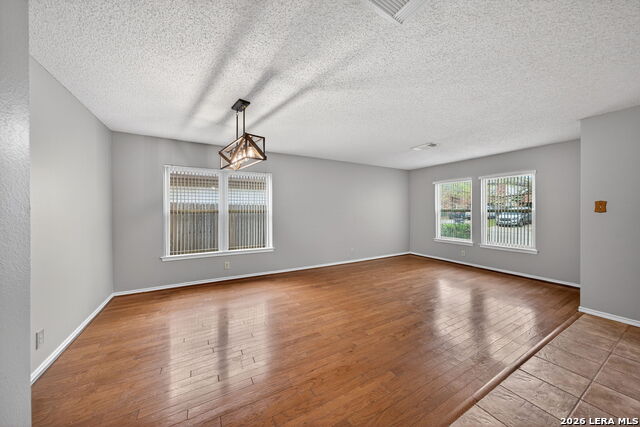 Image 17 of 39 For 7019 Jade Field