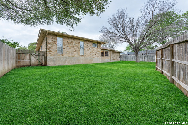 Image 21 of 23 For 2011 Broken Oak