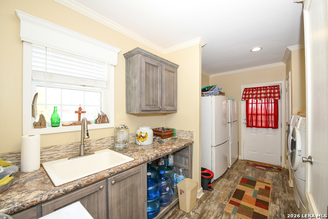 Listing photo id 26 for 501, 505 & 509 Lakeview