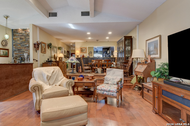 Image 12 of 50 For 11710 Whisper Bow