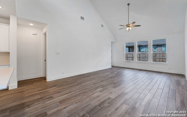 Listing photo id 9 for 1051 Lime Gruene