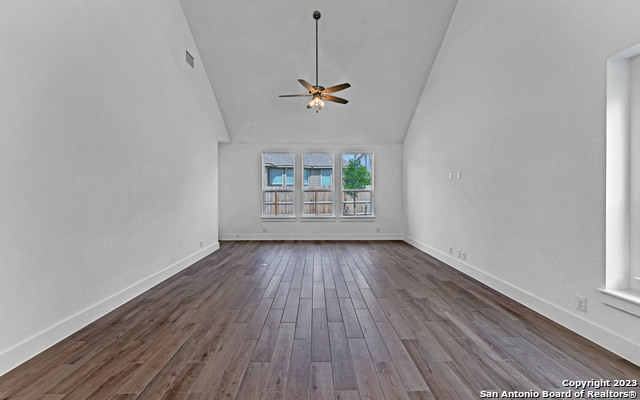 Listing photo id 10 for 1051 Lime Gruene