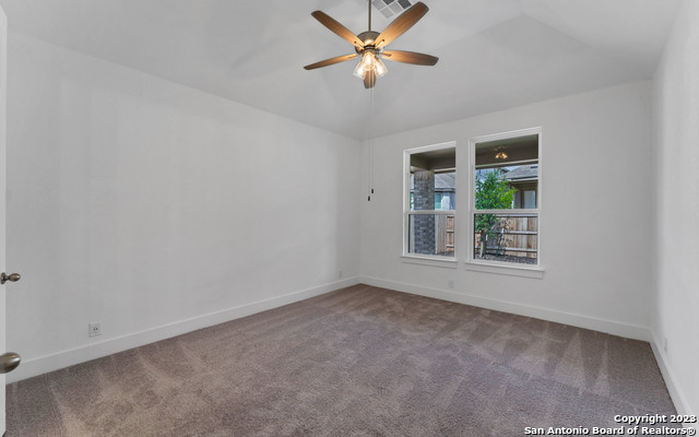 Listing photo id 11 for 1051 Lime Gruene