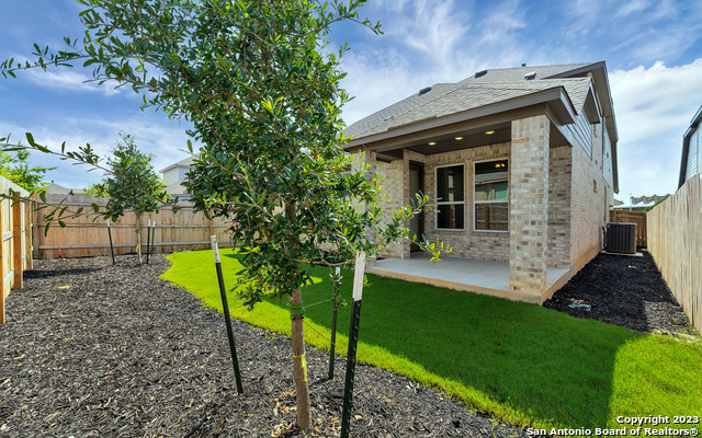 Listing photo id 21 for 1051 Lime Gruene