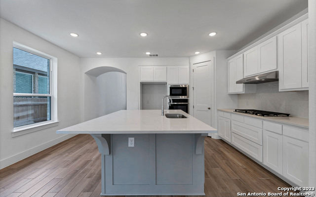 Listing photo id 2 for 1051 Lime Gruene