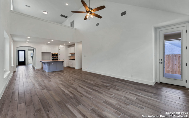 Listing photo id 3 for 1051 Lime Gruene