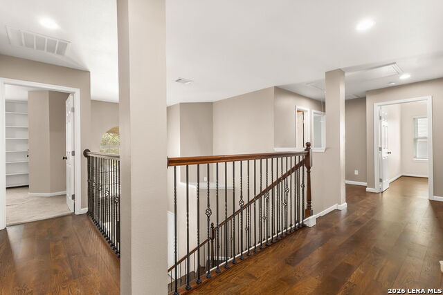 Listing photo id 11 for 2854 Lakehills