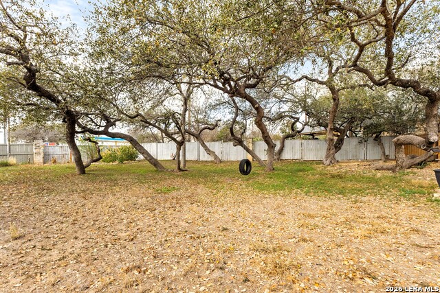 Listing photo id 29 for 2854 Lakehills