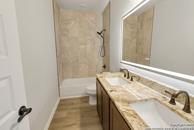 Image 10 of 24 For 806 Huntington St W