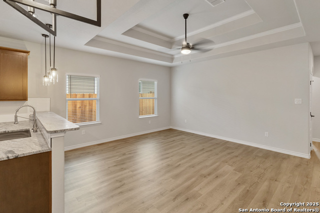 Image 11 of 24 For 806 Huntington St W