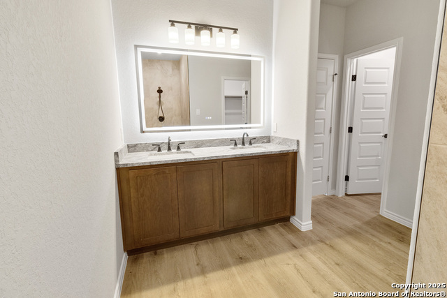 Image 15 of 24 For 806 Huntington St W