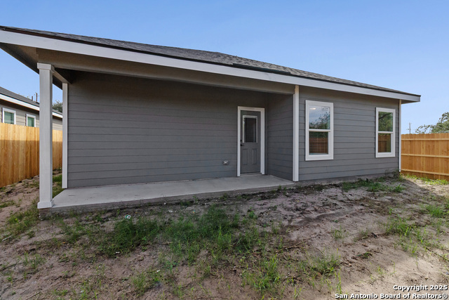 Image 19 of 24 For 806 Huntington St W