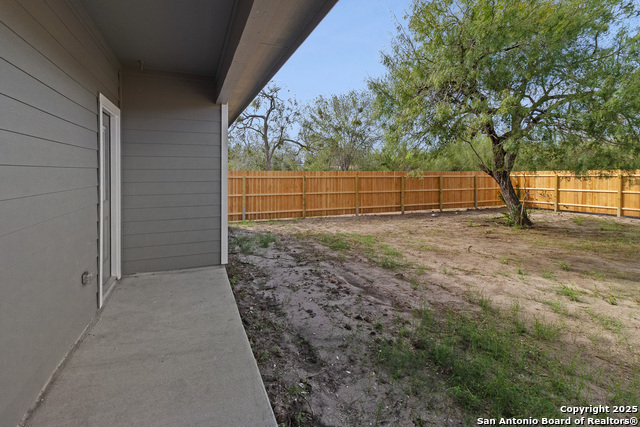 Image 20 of 24 For 806 Huntington St W