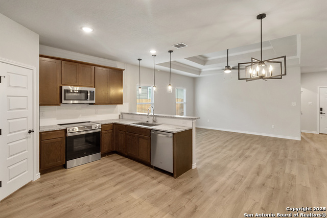 Image 5 of 24 For 806 Huntington St W