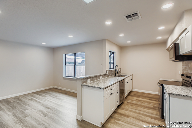 Image 11 of 36 For 520 Marilyn  